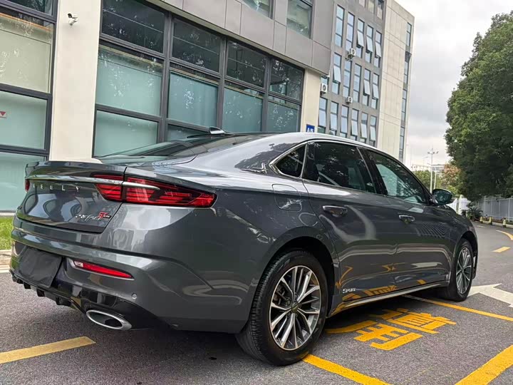 Фото 6 - Geely Preface