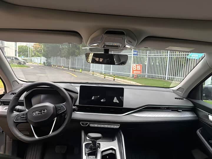 Фото 9 - Geely Preface