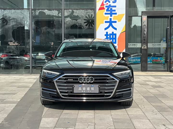 Фото 2 - Audi A8