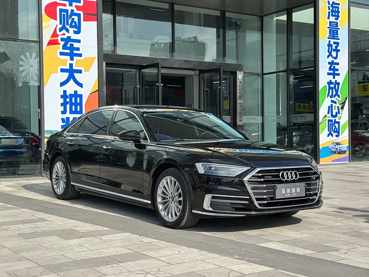 Фото 3 - Audi A8