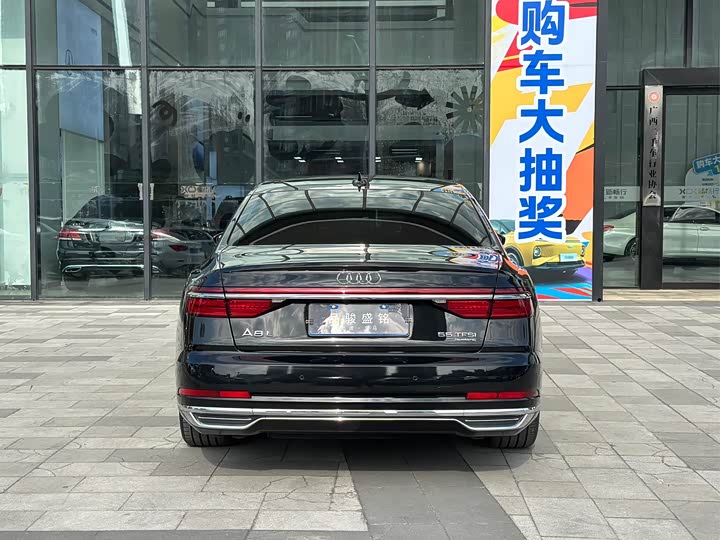 Фото 5 - Audi A8