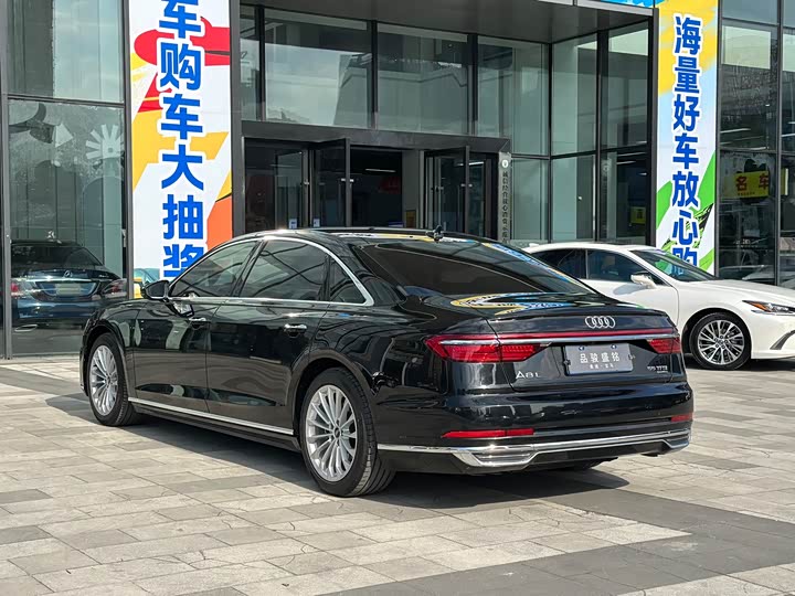 Фото 6 - Audi A8