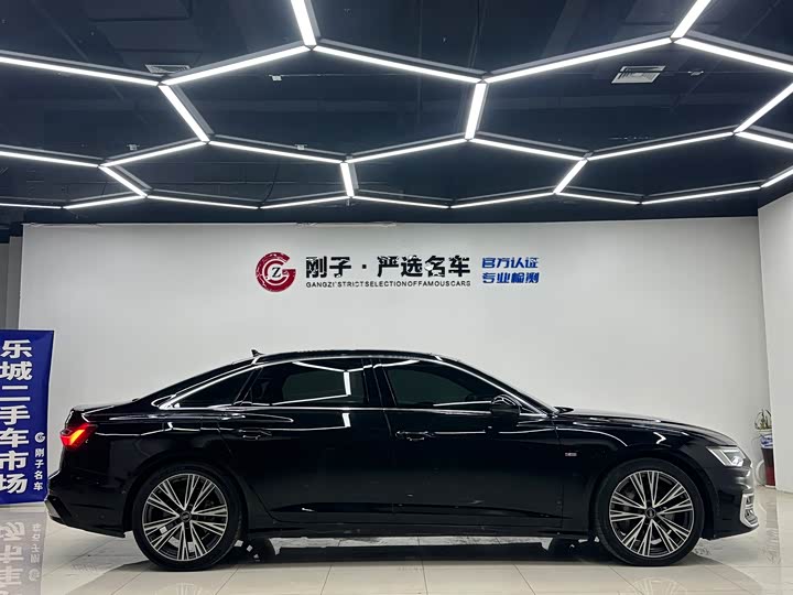 Фото 4 - Audi A6L