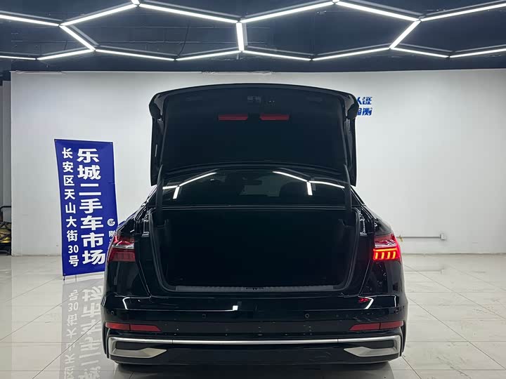 Фото 7 - Audi A6L