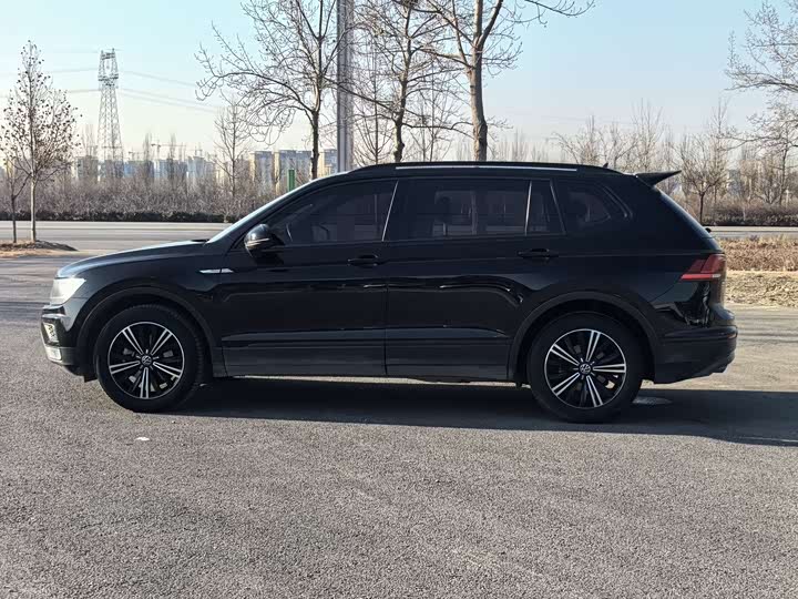 Фото 3 - Volkswagen Tiguan L Pro