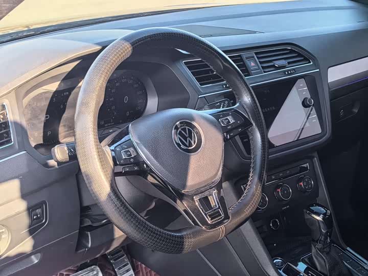 Фото 6 - Volkswagen Tiguan L Pro