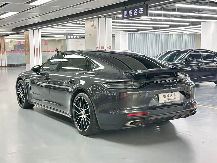 Фото 3 - Porsche Panamera