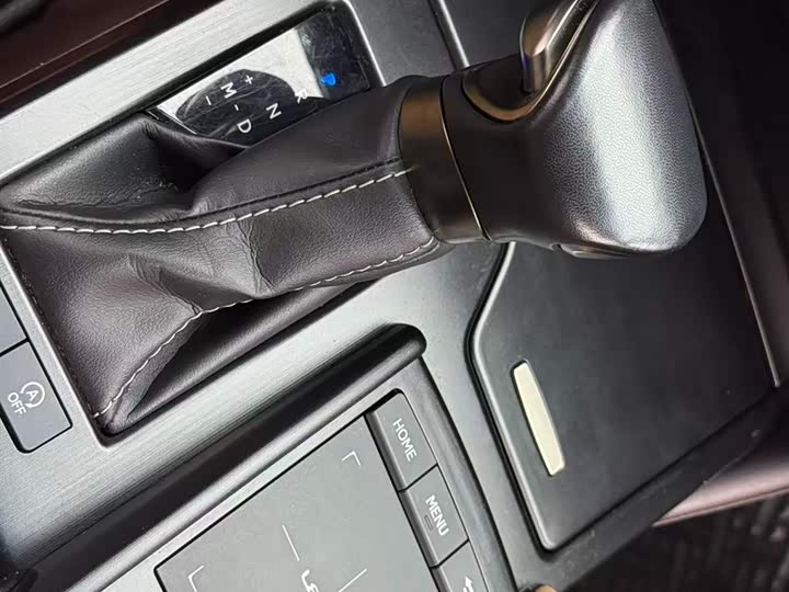 Фото 9 - Lexus ES