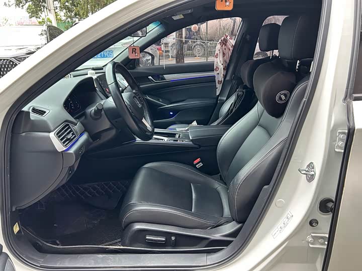 Фото 2 - Honda Inspire