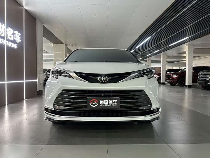 Фото 2 - Toyota Sienna