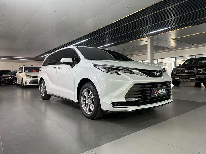 Фото 3 - Toyota Sienna