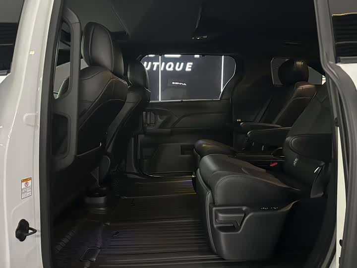 Фото 5 - Toyota Sienna