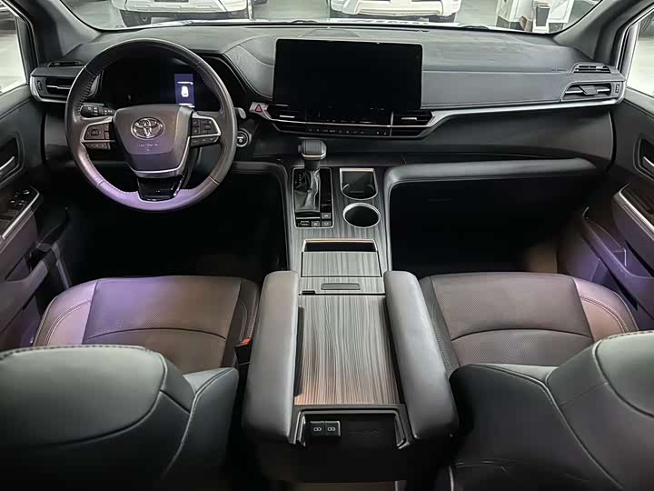 Фото 6 - Toyota Sienna