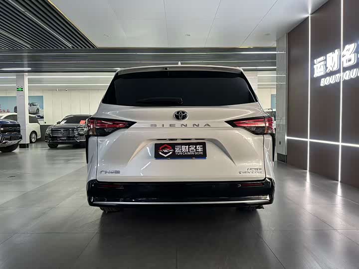 Фото 8 - Toyota Sienna