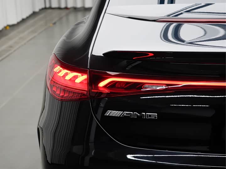 Фото 9 - Mercedes-Benz EQE AMG