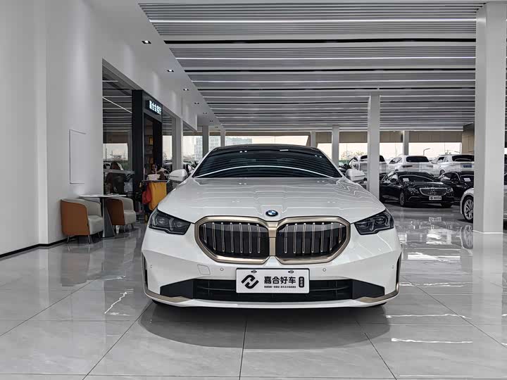 Фото 2 - BMW 5 Series