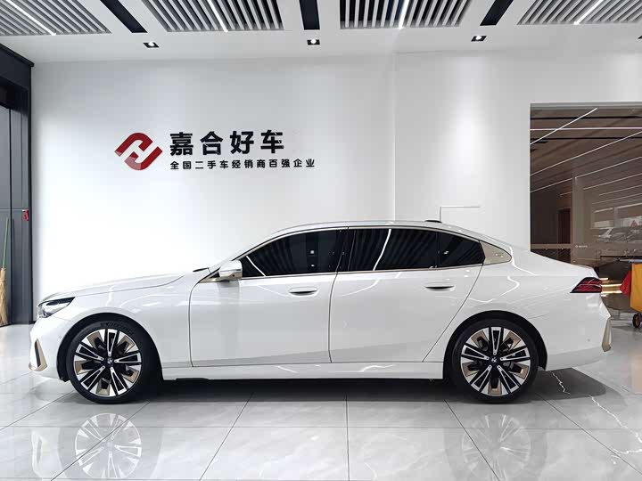 Фото 3 - BMW 5 Series