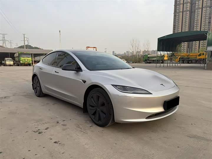Фото 3 - Tesla Model 3