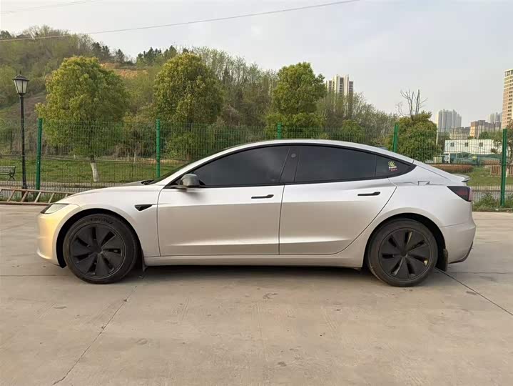 Фото 4 - Tesla Model 3
