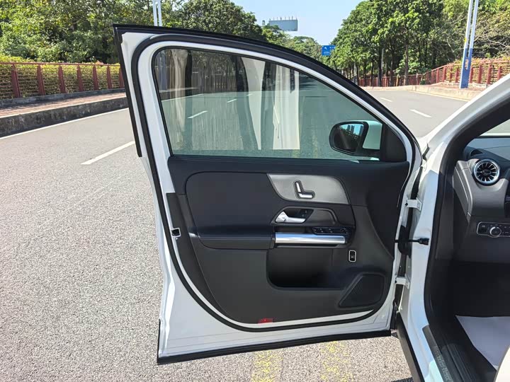 Фото 4 - Mercedes-Benz GLA-Class