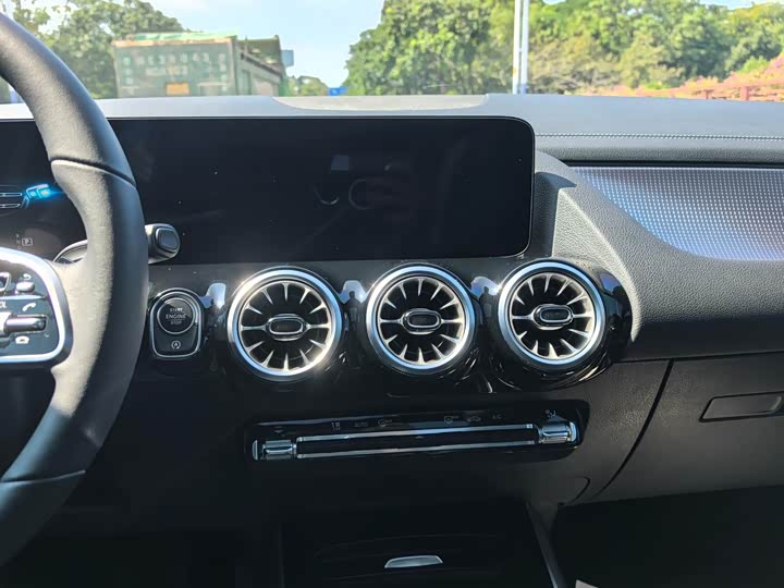 Фото 9 - Mercedes-Benz GLA-Class