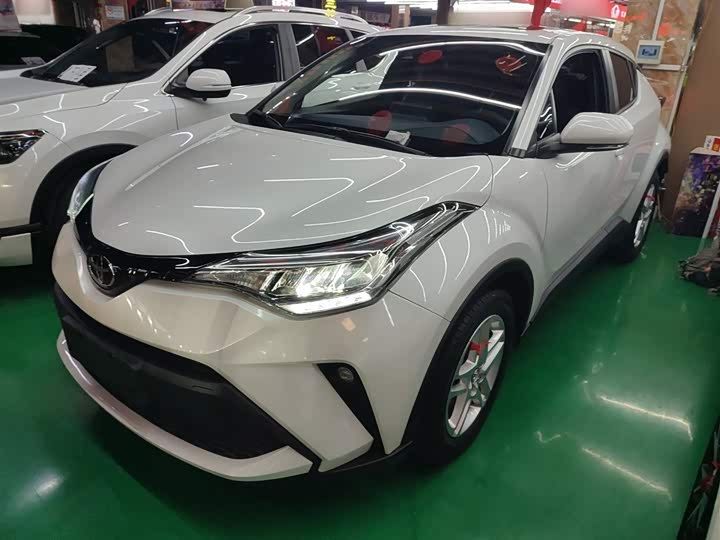 Фото 1 - Toyota C-HR