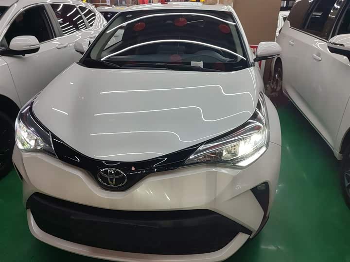 Фото 3 - Toyota C-HR