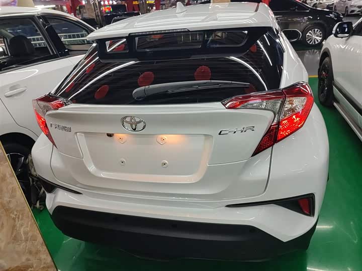 Фото 6 - Toyota C-HR
