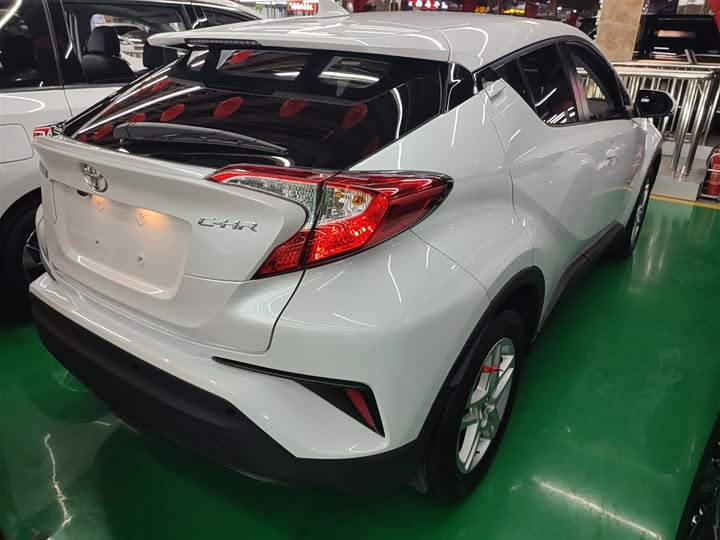 Фото 7 - Toyota C-HR