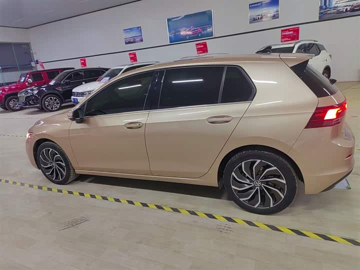 Фото 5 - Volkswagen Golf