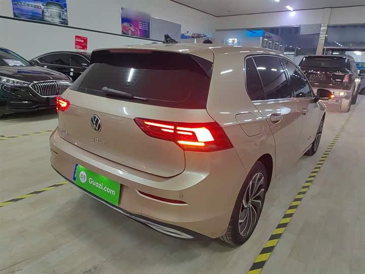 Фото 7 - Volkswagen Golf