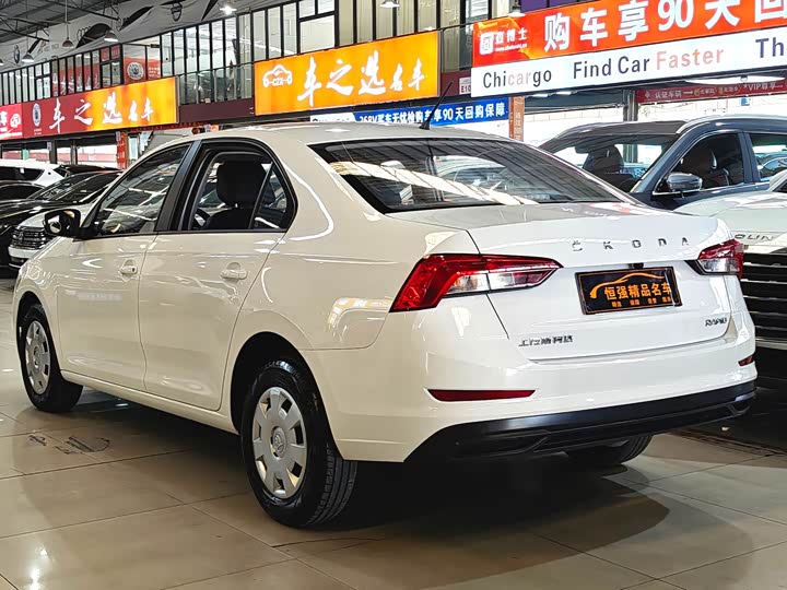 Фото 3 - Skoda Rapid
