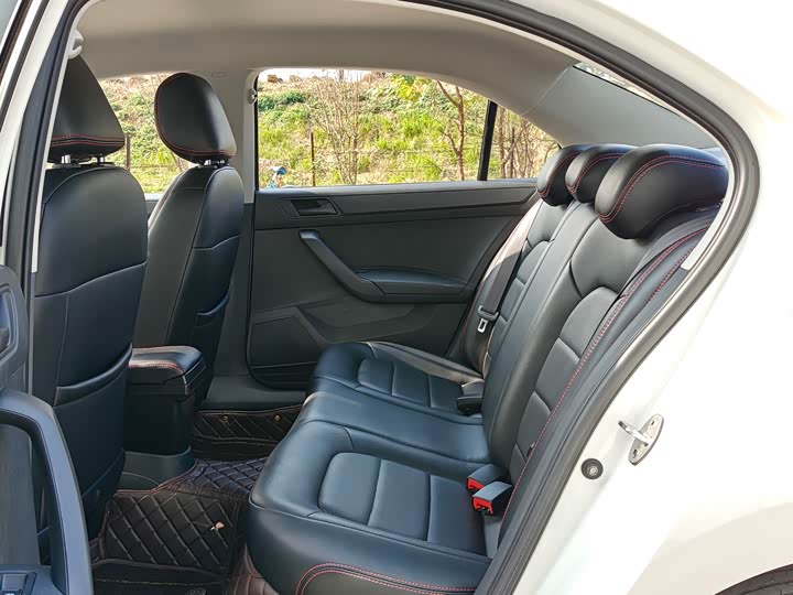 Фото 7 - Skoda Rapid