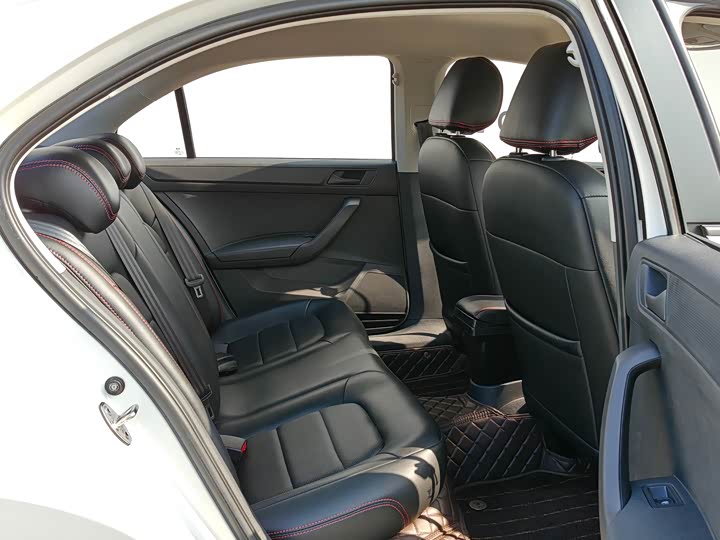 Фото 8 - Skoda Rapid