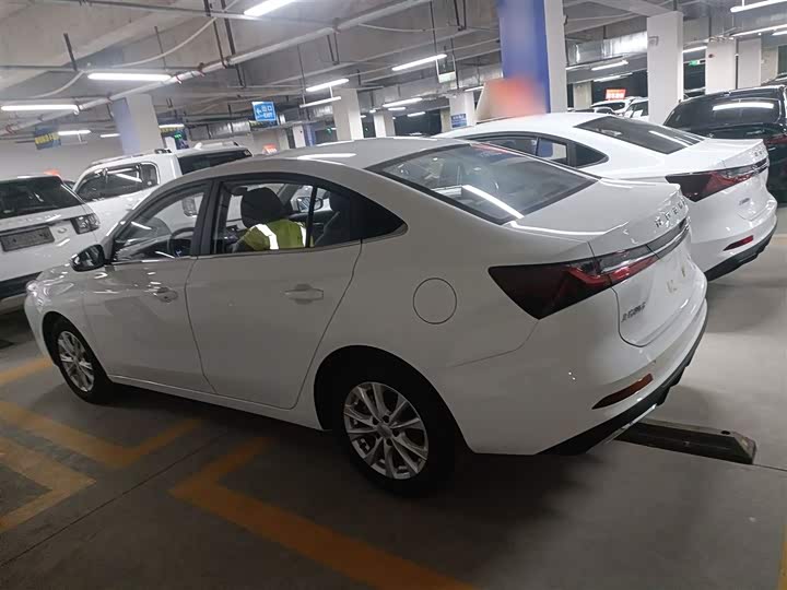 Фото 5 - Roewe i5