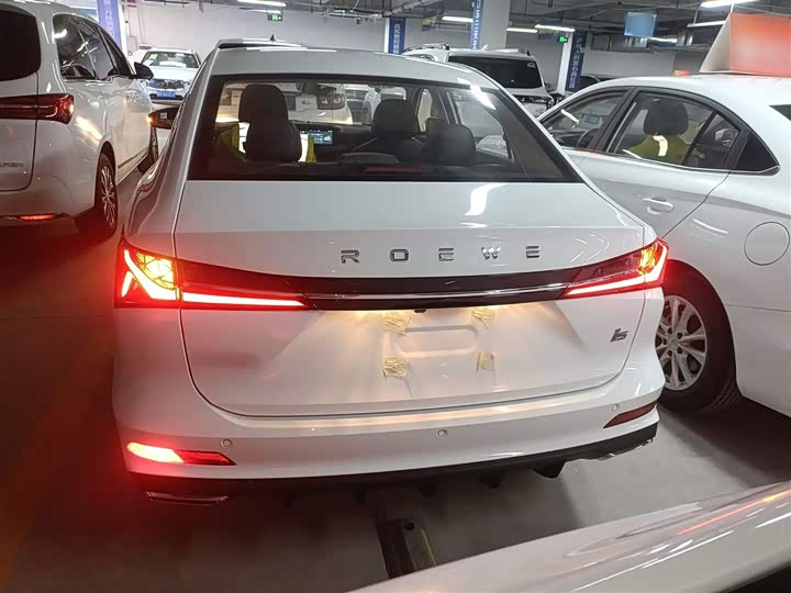 Фото 6 - Roewe i5