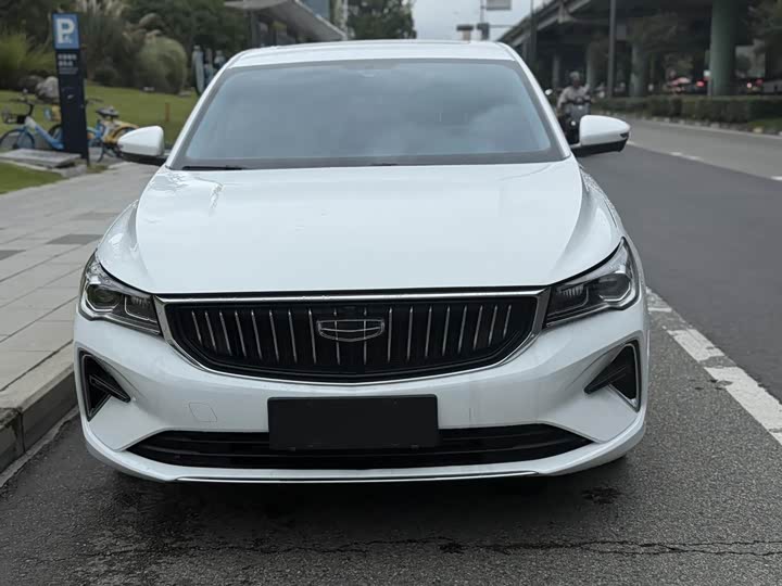 Фото 2 - Geely Emgrand