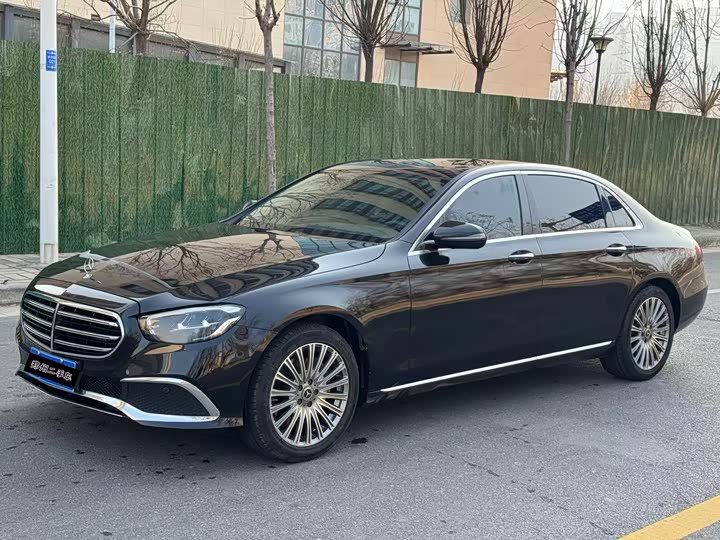 Фото 1 - Mercedes-Benz E-Class