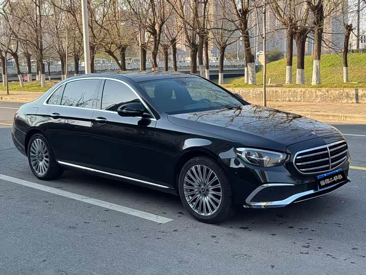 Фото 3 - Mercedes-Benz E-Class