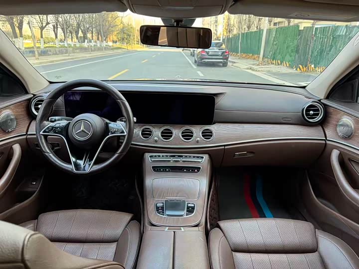 Фото 5 - Mercedes-Benz E-Class