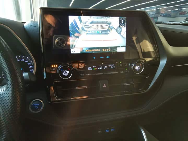 Фото 5 - Toyota Highlander