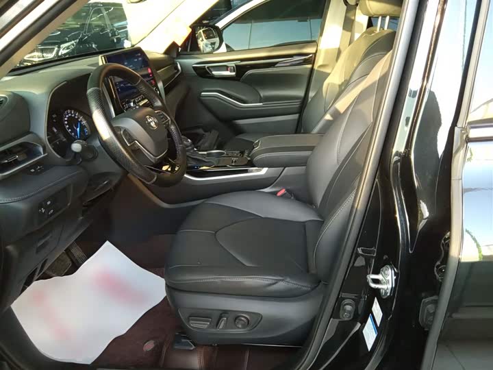 Фото 7 - Toyota Highlander