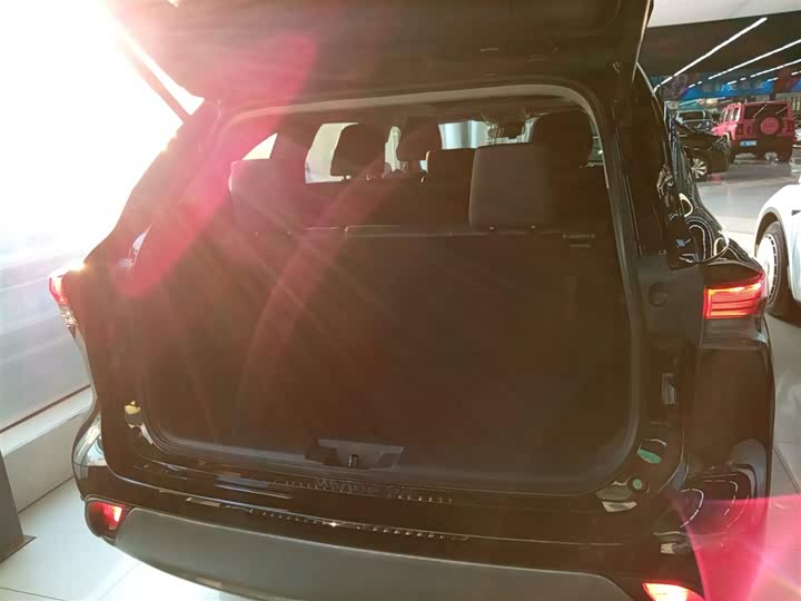 Фото 9 - Toyota Highlander