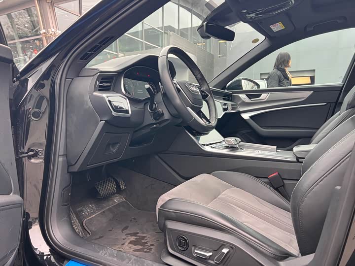 Фото 5 - Audi A6L