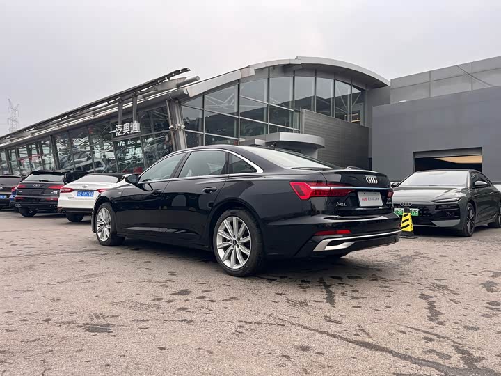 Фото 9 - Audi A6L