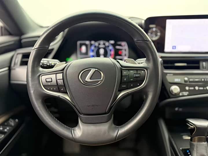 Фото 5 - Lexus ES