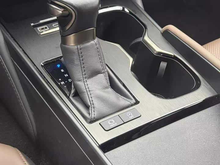 Фото 7 - Lexus ES