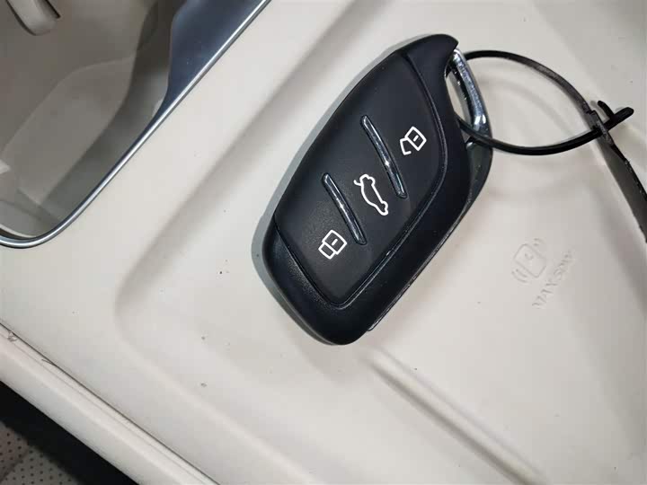 Фото 9 - MG Motor 4 EV