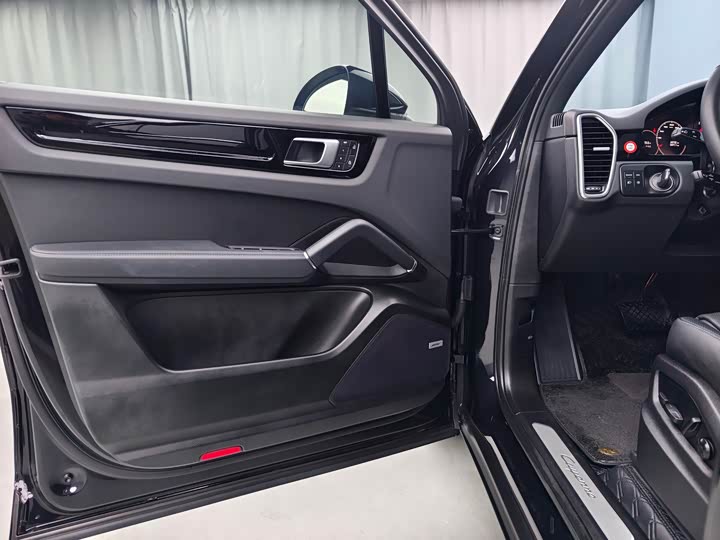 Фото 7 - Porsche Cayenne