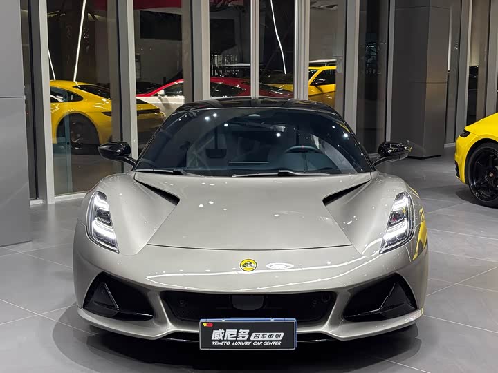 Фото 2 - Lotus Emira